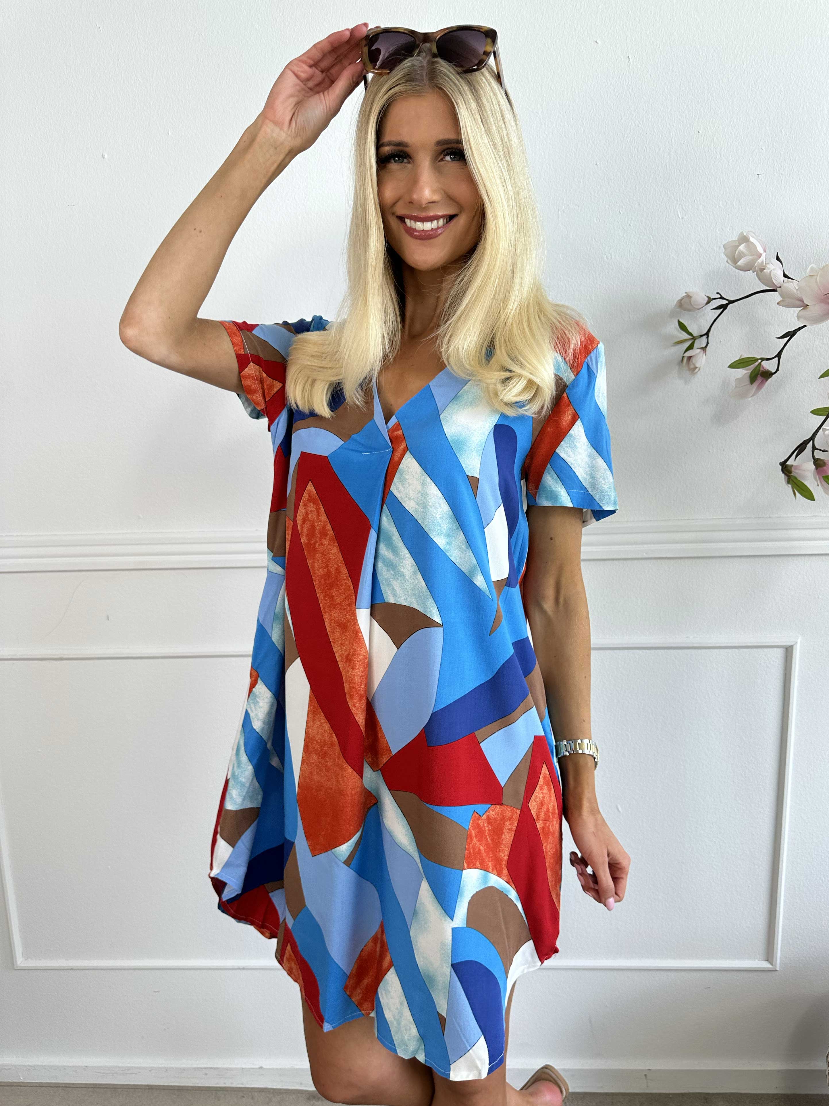 Hilja - Multicolor klänning med v-ringad viskos